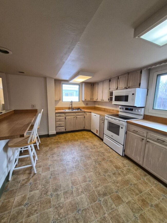 Photo - Bright & Charming 3-Bedroom Home in a Great Neighborhood