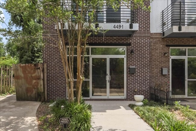 Building Photo - 3 Bedroom Townhome in All Saints District!...