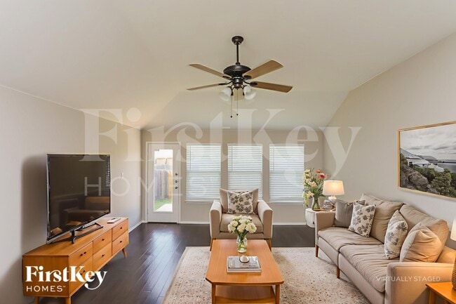 Photo - 517 Stone Crossing Ln