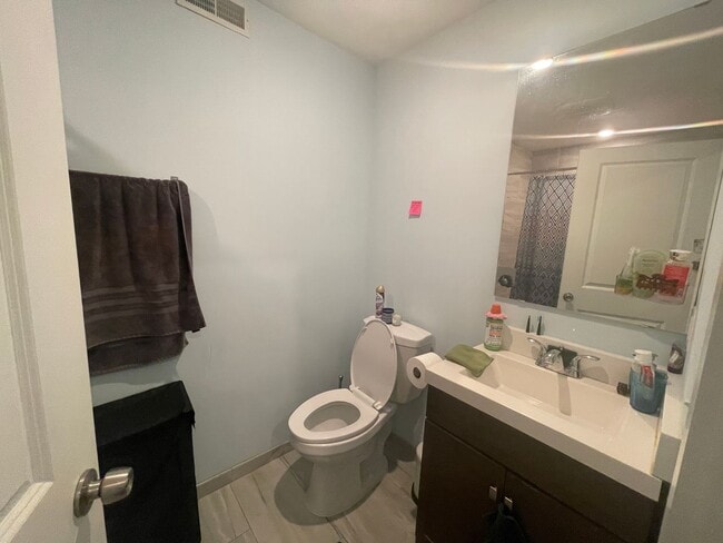 Building Photo - 1527-33 W Seybert St Unit A