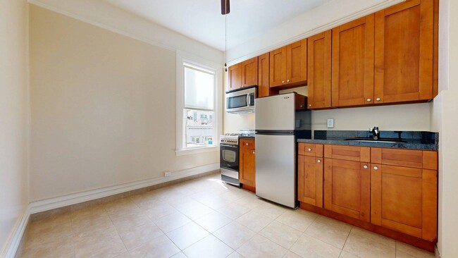 Building Photo - 445 Octavia St Unit 14