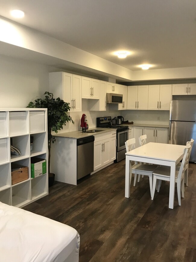 Building Photo - Large, Bright West Facing Studio Unit 503