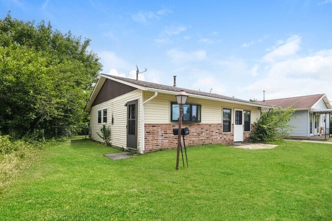 Photo - 3 Bed 1 Bath Single Family Home in Springfield!