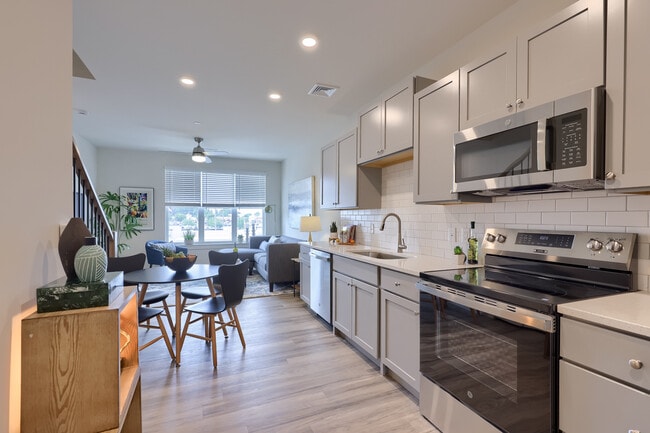 Building Photo - The Pointe at Overlook Rental