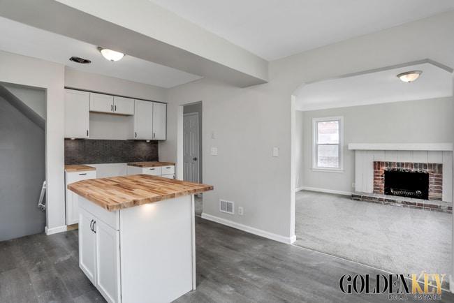 Building Photo - Completely remodeled 3 bed/1 bath Single F... Rental