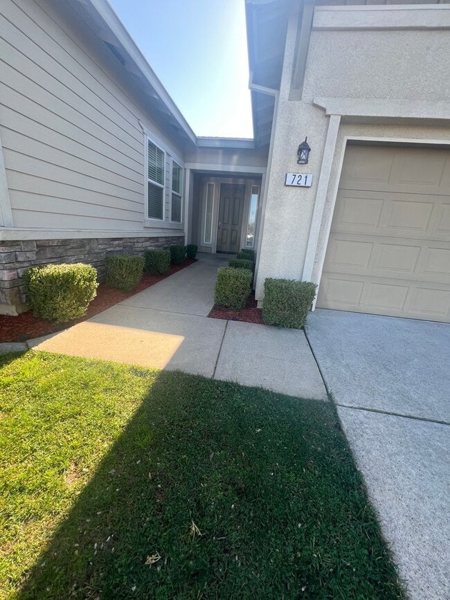 721 Bluestone Cir