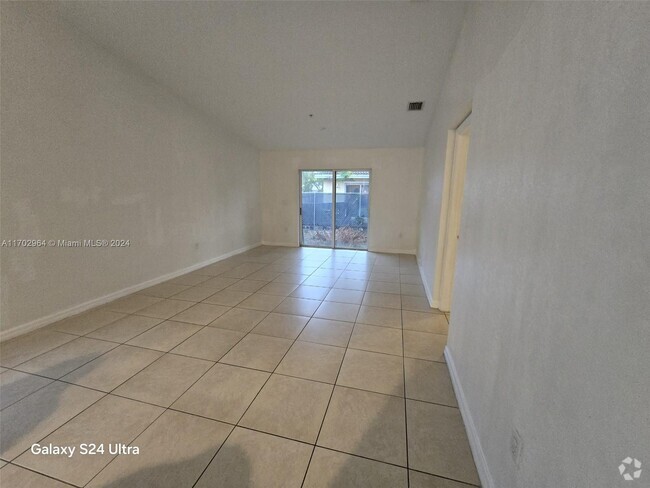 Building Photo - 3908 SW 48th Ave Unit 3908 Rental