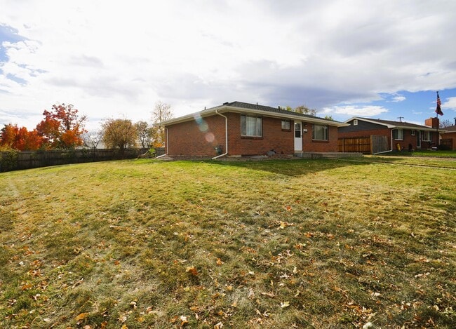 Building Photo - 2500 Westchester Dr