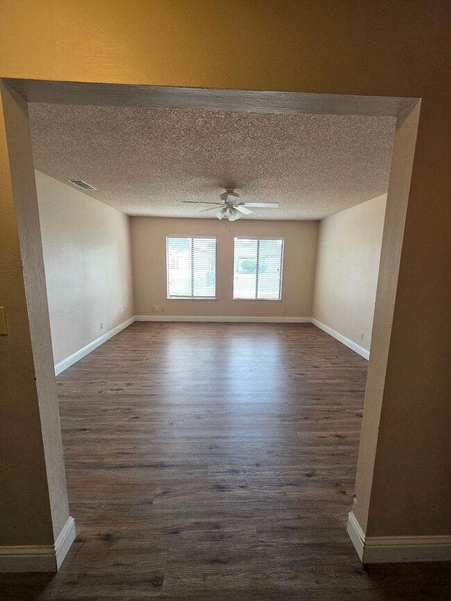 Photo - 2 bedroom 1 bathroom condo near Country Club!