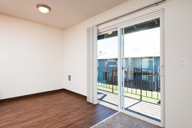 Photo - #315 DOUGLAS SQUARE