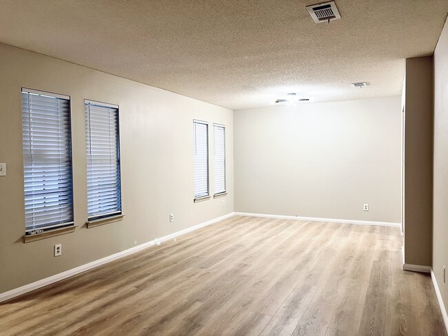 Photo - 4420 Eastpointe Dr