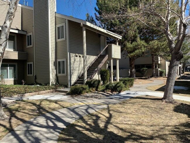 ENJOY THE POOL THIS SUMMER IN THIS GATED C... - ENJOY THE POOL THIS SUMMER IN THIS GATED C... Townhome