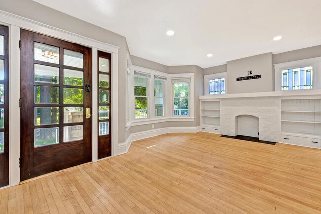 Photo - 3909 N Farwell Ave