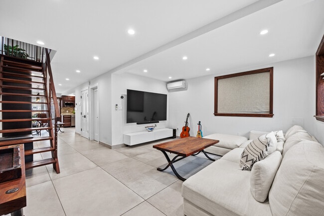 Photo - 84 Gotham Ave