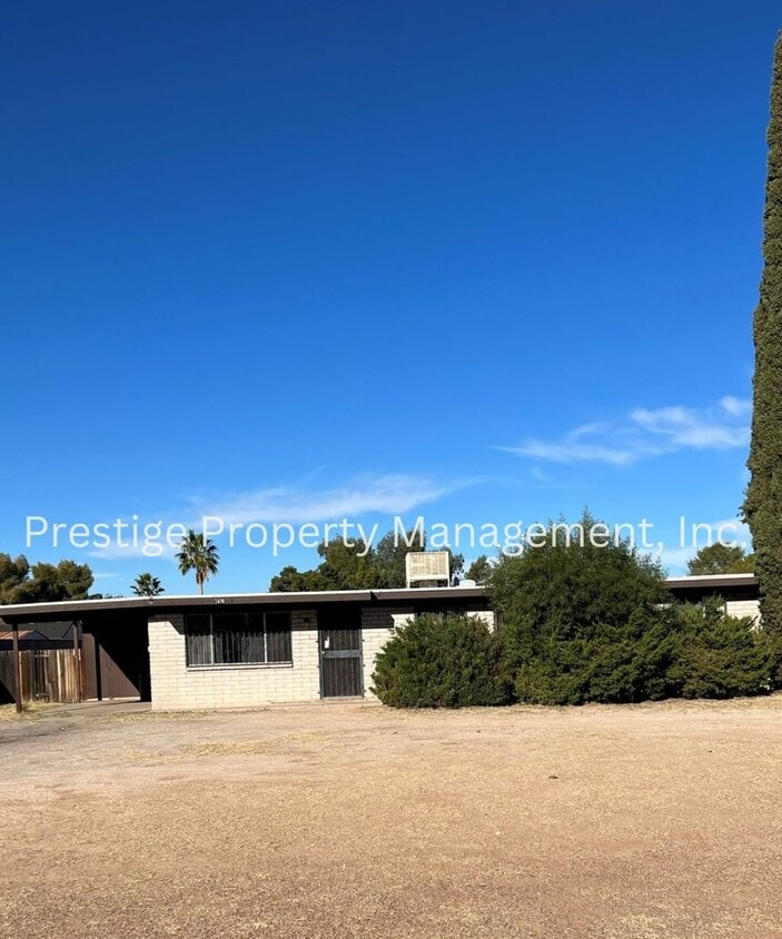 4bd/2ba Southeast home with HUGE Backyard - 4bd/2ba Southeast home with HUGE Backyard