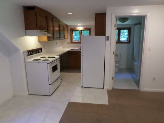Building Photo - 188 Flaggy Meadow Rd Unit 1 Br. Apt.