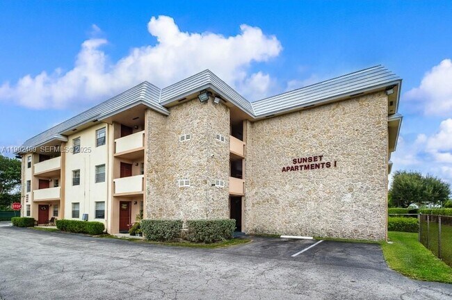 Photo - 8951 SW 72nd St Unit 315