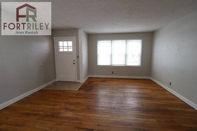 Photo - 530 W Elm St