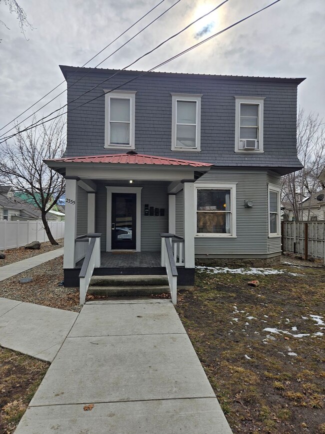 Building Photo - 2335 Baker St Unit 2