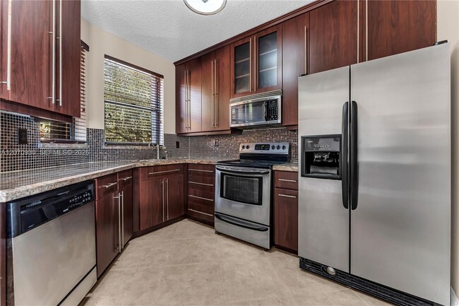 Photo - 15563 N Miami Lakeway Unidad 204