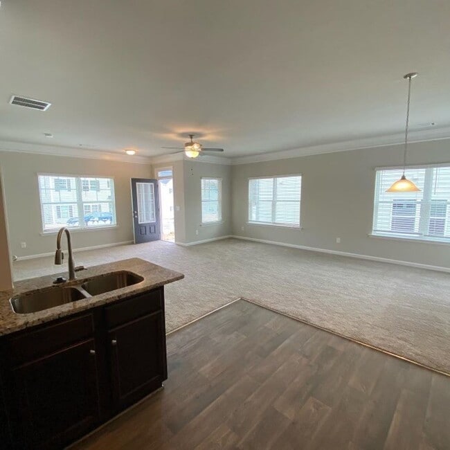 Photo - Gorgeous newly built 3 bedroom home!