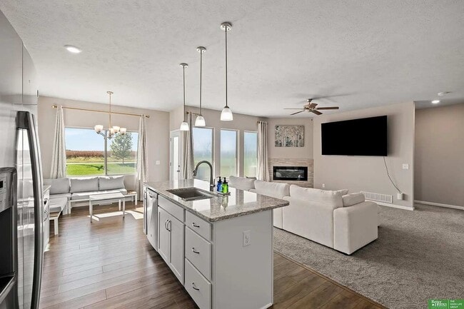 Photo - 21051 Polk St