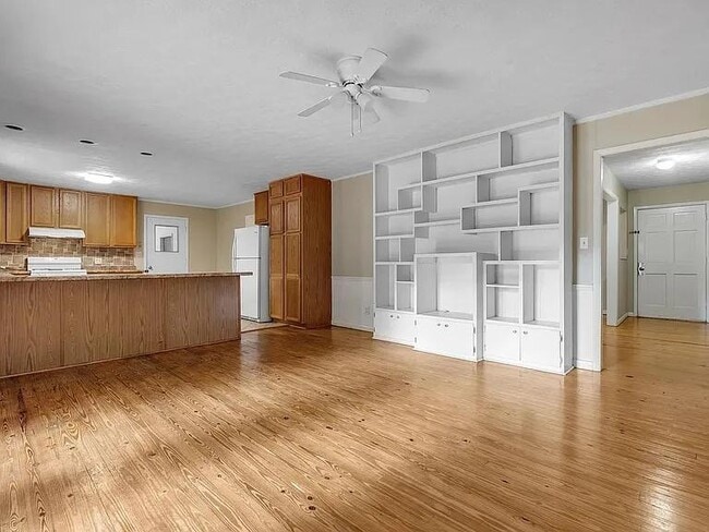 2507 Waldemar Ln