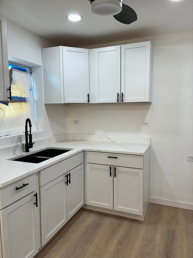 Photo - 1650 Division St