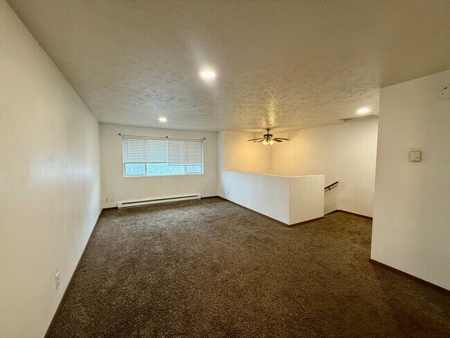 Photo - 4905 - York Duplex Unit 1