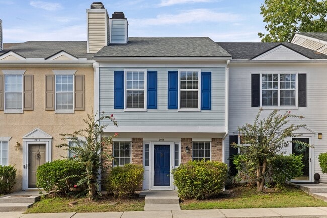 Building Photo - 2018 Briar Ct