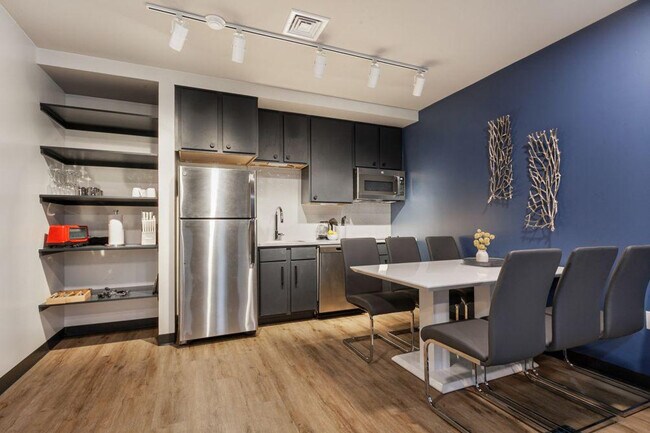 Photo - 611 Commerce St Unidad ID1267089P