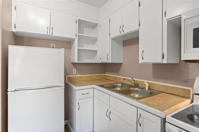 Photo - 2152 NE 3rd St