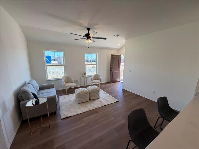 302 Liam Dr