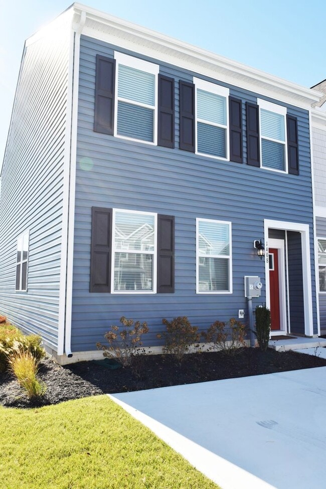 Photo - Stunning NEW Townhouse in Heritage Trace!