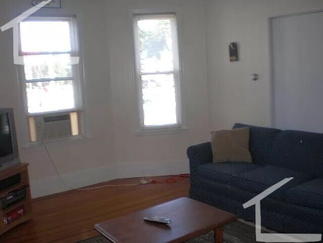 Photo - Don't miss out on they Three bed in Brighton