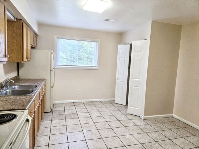 Photo - 3630 Douglas Ave Unidad 3630 Douglas Ave #1