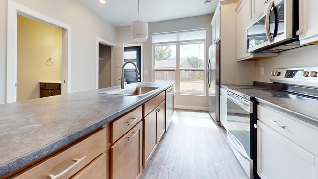 Photo - 203 Short St