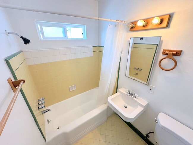 Photo - PRE LEASING - Corner 1 Bedroom Apartment in Los Feliz! Unit 8