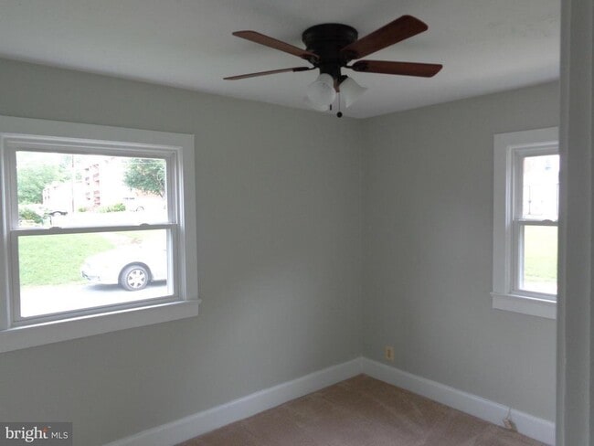 Photo - 607 Waterloo Rd