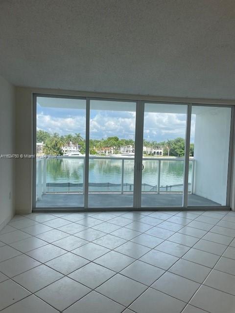 Photo - 5750 Collins Ave Unidad C Rental