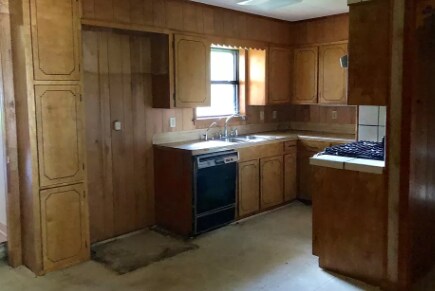 204 Livingston Rd NE