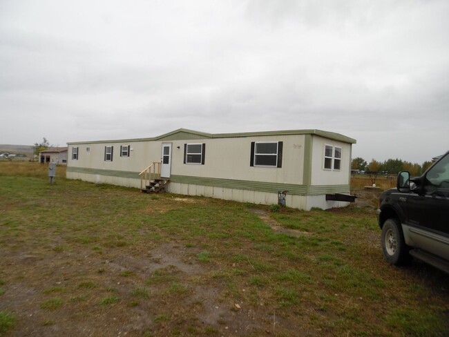 3 bed /2 Bath Trailer on Large Lot - 3 bed /2 Bath Trailer on Large Lot House