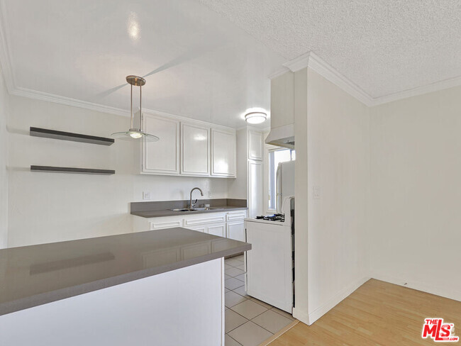 Building Photo - 440 Raymond Ave Unit 19 Rental