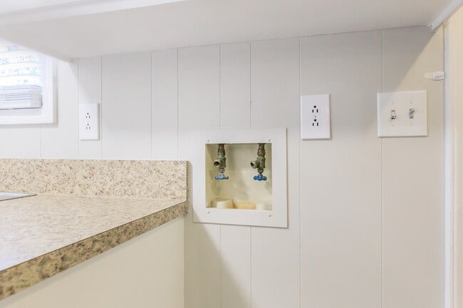 2 BD - 1,5 BA - Riverbend Place