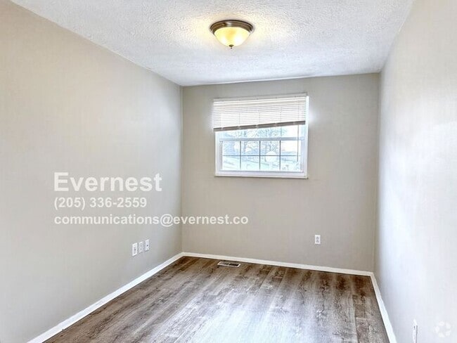 Building Photo - 2068 Robin Hood Dr Rental