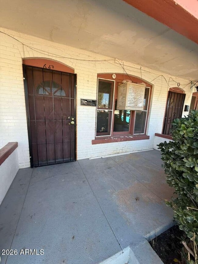 Building Photo - 647 E 8th St