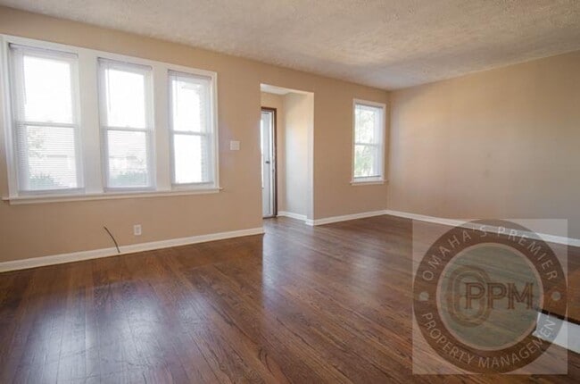 Photo - TRISARA 3129/3131 CASS ST Unit 3131