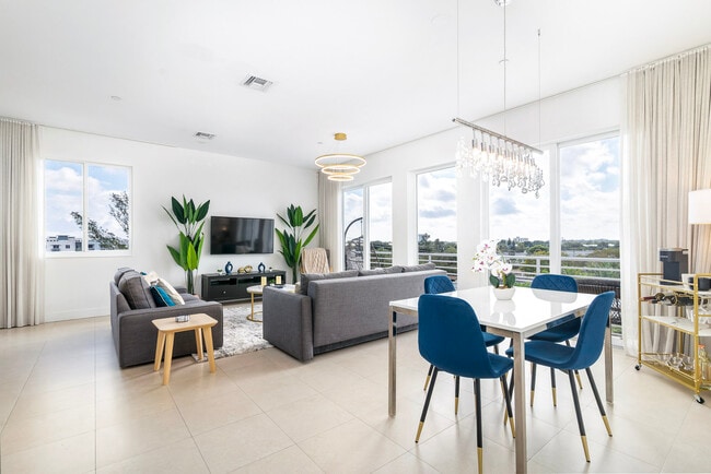 Building Photo - 111 SE 2nd St Unit 401