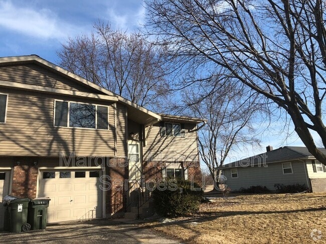 Building Photo - Montana Avenue (2220-2222) - 2220 Rental