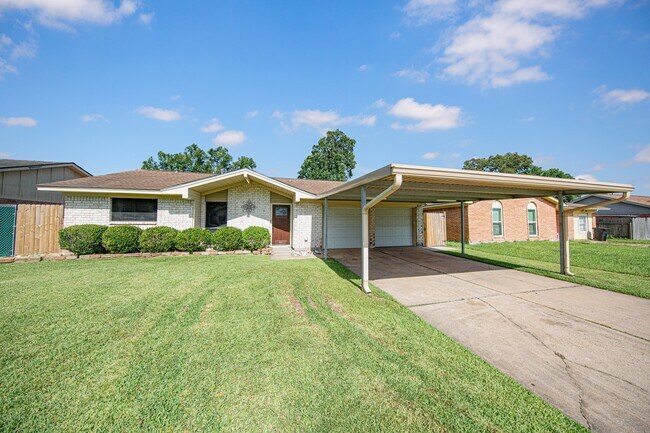 Photo - 823 Parkhill St